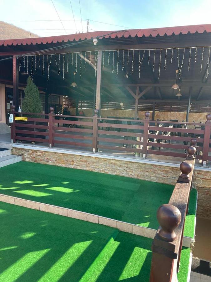 סלניק מולדובה Pridvorul Haiducilor מראה חיצוני תמונה